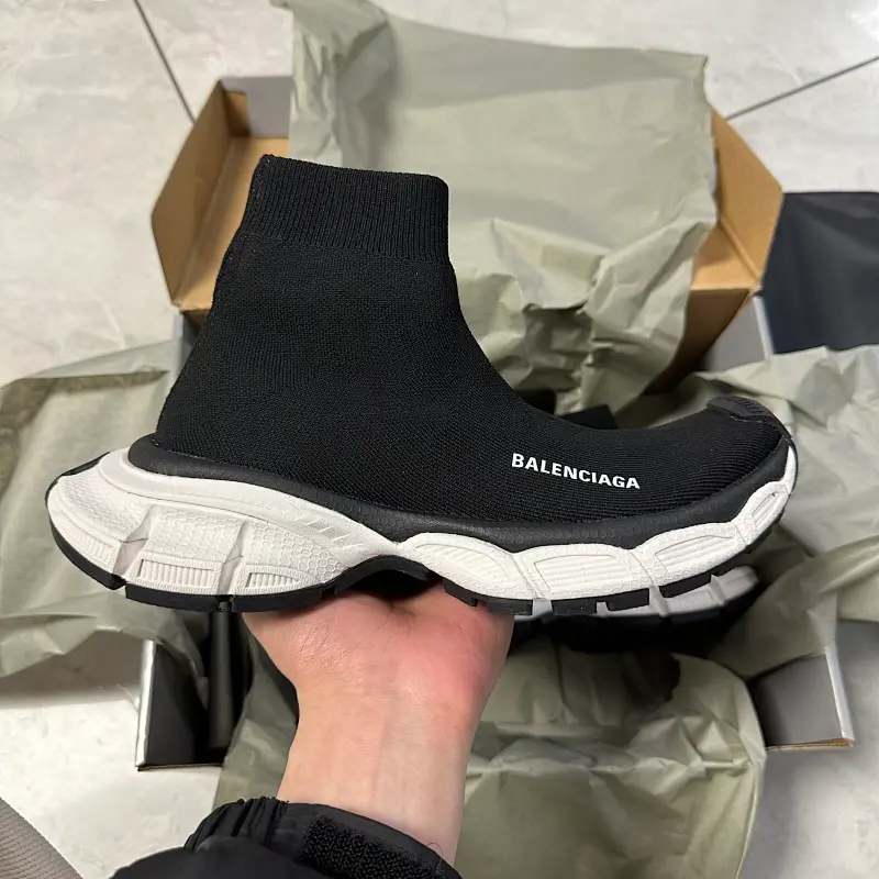 BALENCIAGA