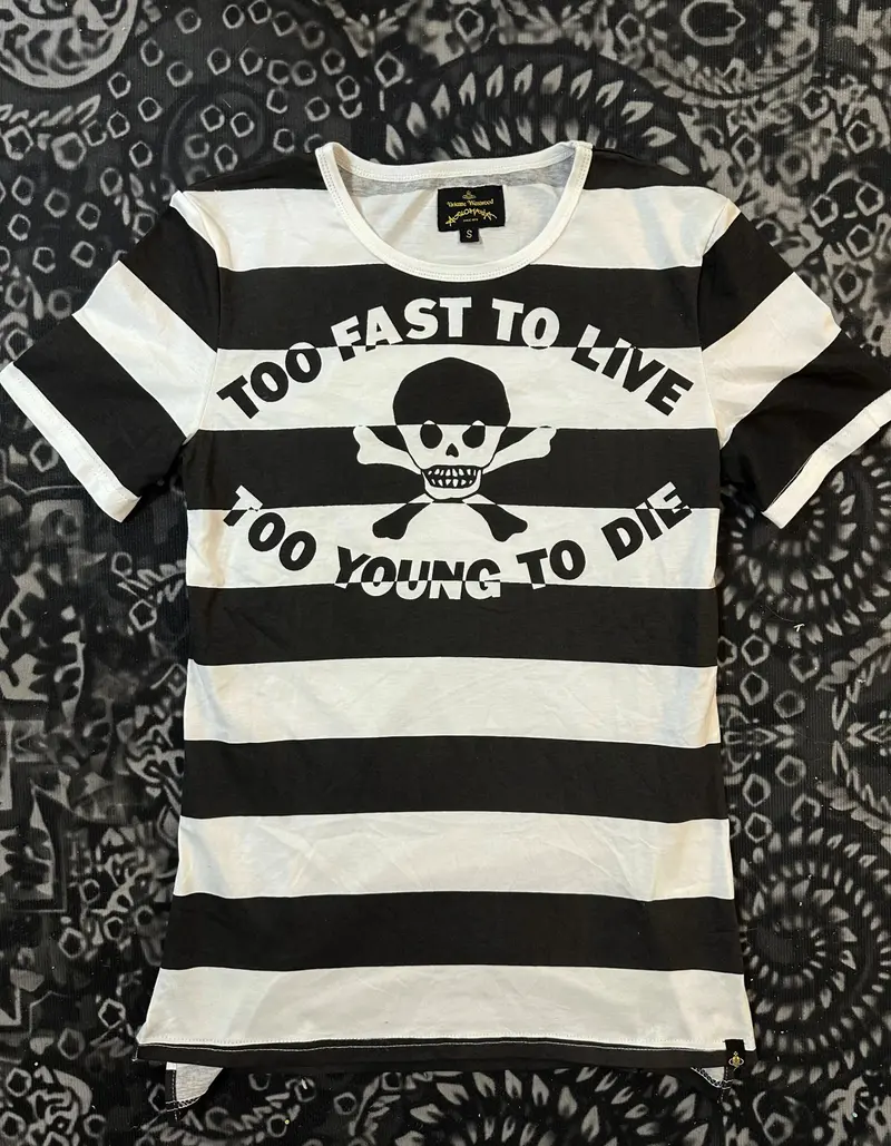 (In stock) Custom Vivi black-and-white striped skull poetry T-shirt